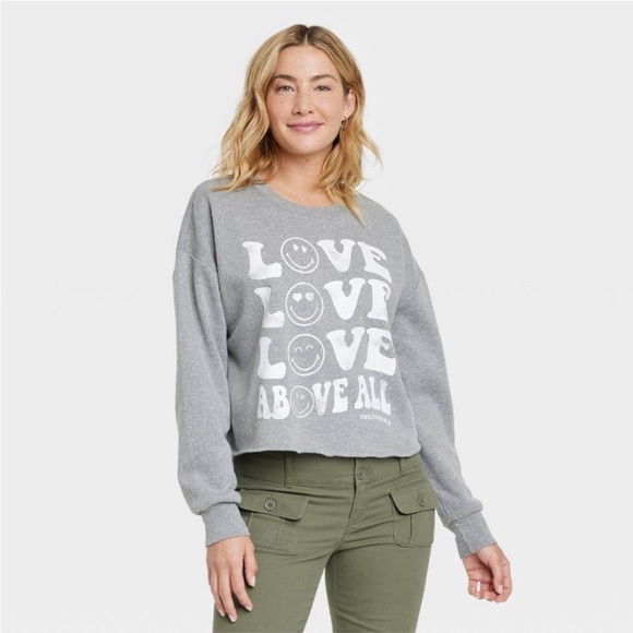 Women's SmileyWorld Love Above All Graphic Sweatshirt Gray L Smiley Company NWT - Picture 1 of 13